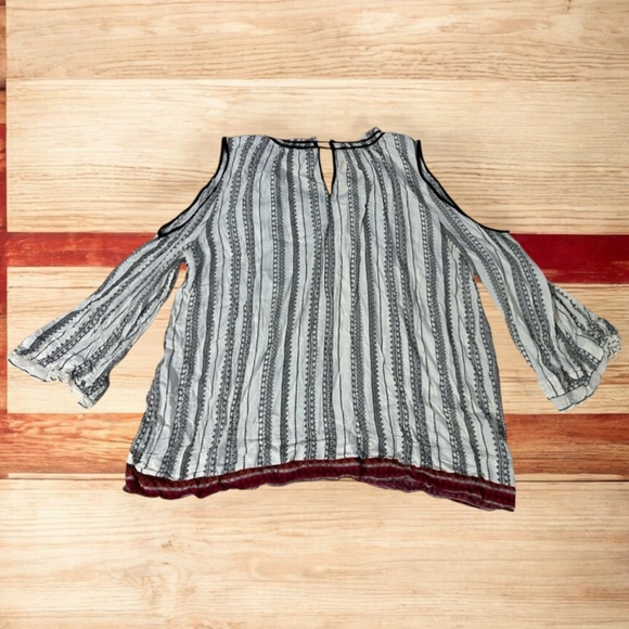 Jessica Simpson Cold Shoulder Top 2X - Picture 2 of 13